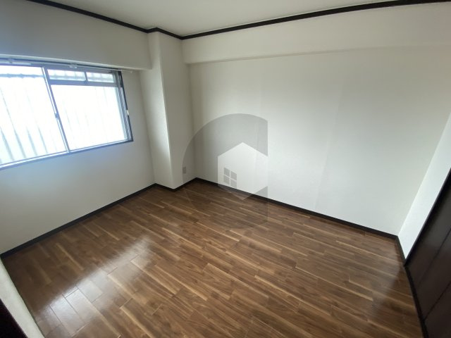 シャンポール東大阪の洋室