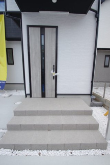 【玄関】 | 【仲介手数料無料！！】日野市新町２丁目　新築戸建て（全7棟）5号棟　4880万円