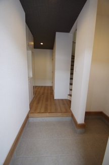 【玄関】 | 【仲介手数料無料！！】日野市新町２丁目　新築戸建て（全7棟）5号棟　4880万円