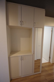 【収納】 | 【仲介手数料無料！！】日野市新町２丁目　新築戸建て（全7棟）5号棟　4880万円 | 下駄箱（鏡付き）