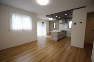 【居間・リビング】 | 【仲介手数料無料！！】日野市新町２丁目　新築戸建て（全7棟）5号棟　4880万円 | LDK17帖