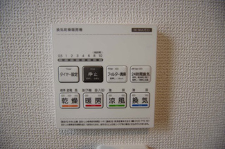 【冷暖房・空調設備】 | 【仲介手数料無料！！】日野市新町２丁目　新築戸建て（全7棟）5号棟　4880万円 | 浴室暖房・乾燥・換気・涼風