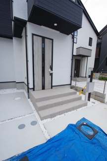 【エントランス】 | 【仲介手数料無料！！】日野市新町２丁目　新築戸建て（全7棟）5号棟　4880万円