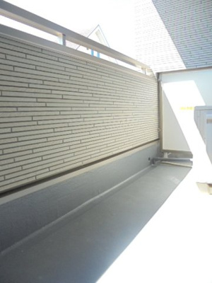 【バルコニー】 | ラフィーネⅢ | 暖かな日差しのふりそそぐバルコニー