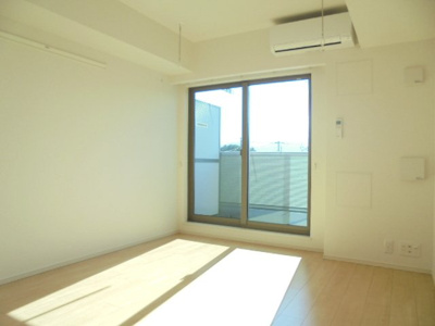 【洋室】 | ラフィーネⅢ | 明るい洋室です