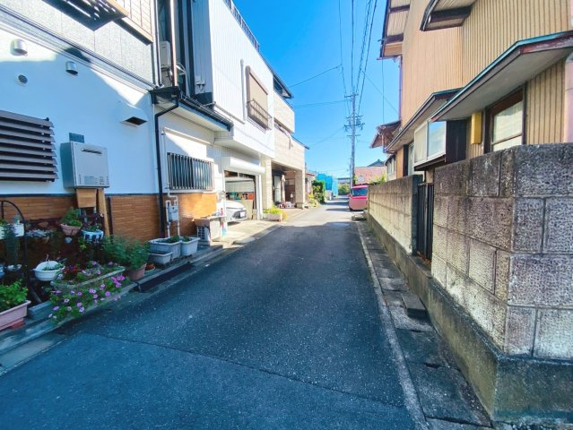 中古戸建　大垣市本今町　昭和46年築の前面道路含む現地写真