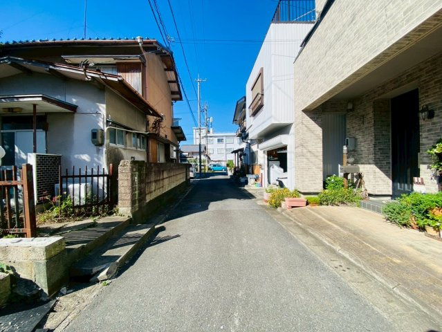 中古戸建　大垣市本今町　昭和46年築の前面道路含む現地写真