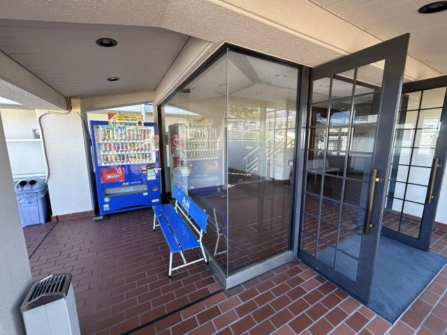 藤和ライブタウン西舞子のエントランス