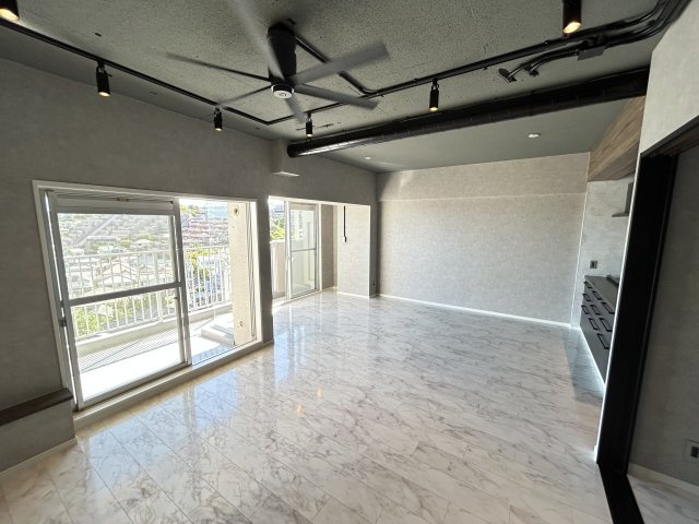 藤和ライブタウン西舞子の居間・リビング