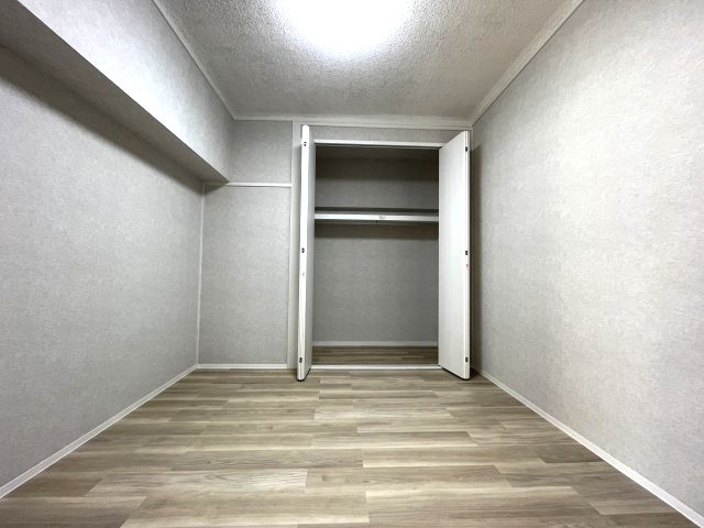 第二鳴海西住宅の洋室|リフォーム中です！202511月撮影