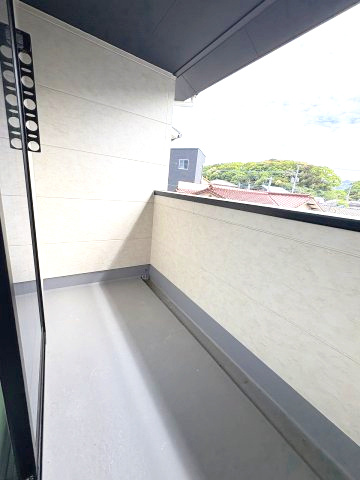 【バルコニー】 | 糟屋郡宇美町宇美中央1丁目3期　2号棟（全6棟）【仲介手数料無料・0円】 | 施工例。施工例は完成時と異なる場合があります。