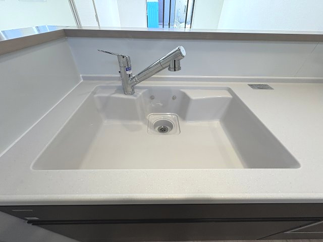 【キッチン】 | 糟屋郡宇美町宇美中央1丁目3期　2号棟（全6棟）【仲介手数料無料・0円】 | 施工例。施工例は完成時と異なる場合があります。
