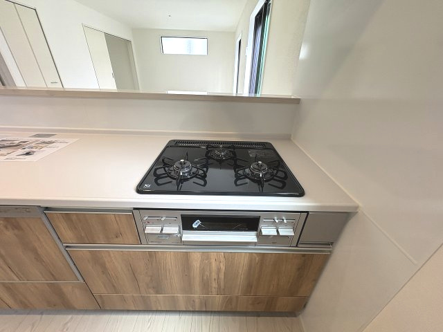 【キッチン】 | 糟屋郡宇美町宇美中央1丁目3期　2号棟（全6棟）【仲介手数料無料・0円】 | 施工例。施工例は完成時と異なる場合があります。