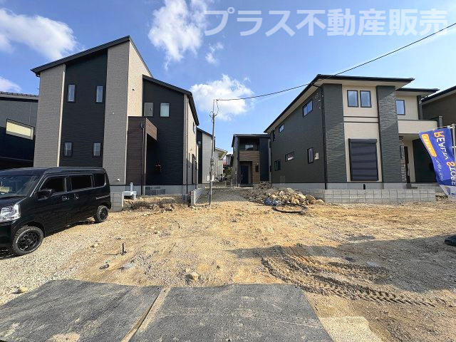 【外観】 | 糟屋郡宇美町宇美中央1丁目3期　2号棟（全6棟）【仲介手数料無料・0円】 | 現地写真。プラス不動産販売なら、現場の全ての棟をまとめてご見学頂けます。