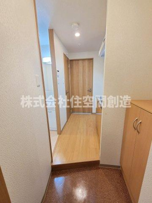 【玄関】 | ロイヤルコート岡町 | 下駄箱もある玄関です！