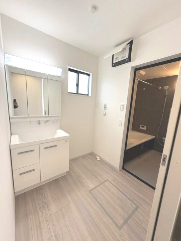 【洗面所】 | 糟屋郡宇美町宇美中央1丁目3期　号棟（全6棟）【仲介手数料無料・0円】 | 施工例。施工例は完成時と異なる場合があります。