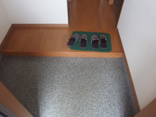 ファミール足鹿の玄関