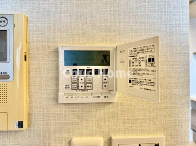 【冷暖房・空調設備】 | シティタワーズ豊洲 ザ・ツインノースタワー | 【床暖房】冬は足元から暖めてくれる床暖房はエアコンとは違って埃が舞いませんので健康にも良さそうですね。