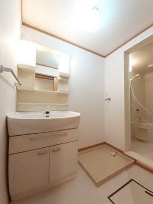 【洗面所】 | フリーデ | ゆったりとスペースのある洗面所