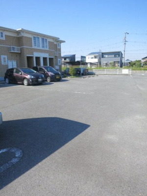 【駐車場】 | サンシャインⅡ | 駐車場があるので、車を買う予定の方も安心です