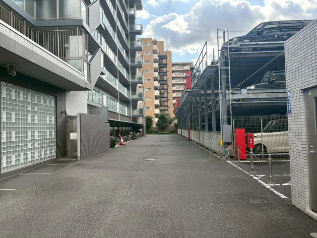 川口市西川口４丁目の中古マンションの駐車場