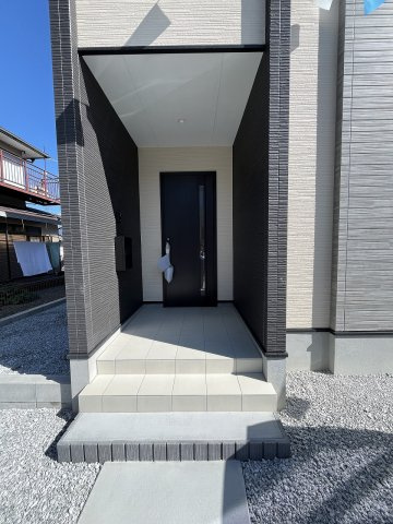 【玄関】 | 糟屋郡宇美町宇美中央1丁目3期　4号棟（全6棟）【仲介手数料無料・0円】 | 施工例。施工例は完成時と異なる場合があります。