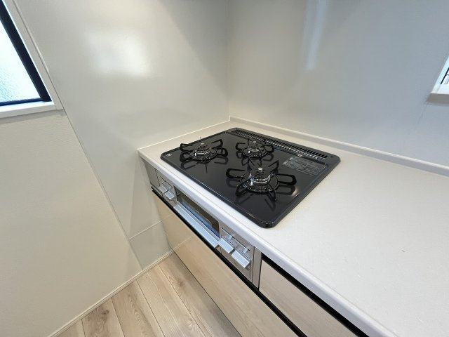 【キッチン】 | 糟屋郡宇美町宇美中央1丁目3期　4号棟（全6棟）【仲介手数料無料・0円】 | 施工例。施工例は完成時と異なる場合があります。