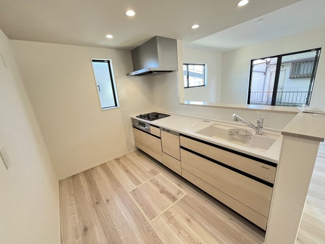 【キッチン】 | 糟屋郡宇美町宇美中央1丁目3期　4号棟（全6棟）【仲介手数料無料・0円】 | 施工例。施工例は完成時と異なる場合があります。