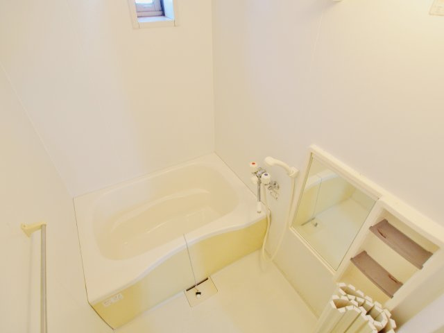 ファミリア坂Iの浴室