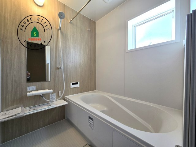 福津市西福間3丁目第1-2棟（1号棟）の内観：施工例|1日の疲れを癒してくれる広々バスルーム。雨の日のお洗濯にも大活躍な浴室乾燥機付です！