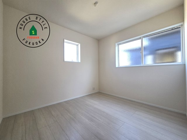 福津市西福間3丁目第1-2棟（1号棟）の内観：施工例|採光良好な洋室は全居室、複層ガラスの遮熱効果と断熱効果で、一年中快適に過ごせます。