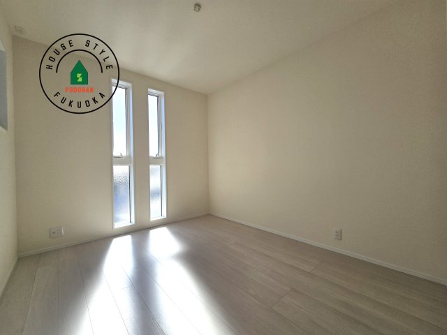 福津市西福間3丁目第1-2棟（1号棟）の内観：施工例|穏やかな光が差し込む室内には、穏やかな時間が流れます。