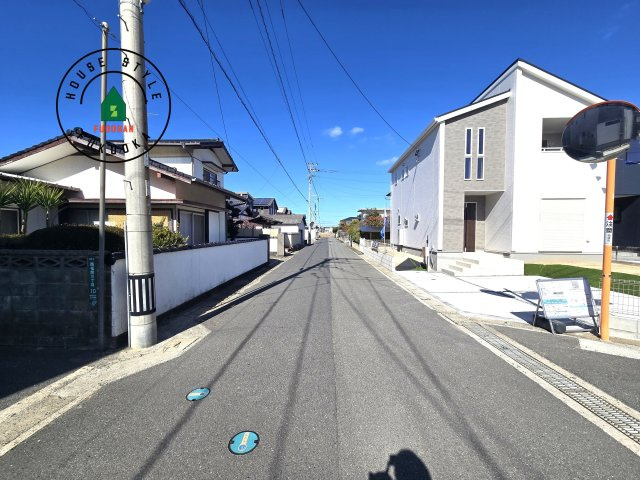 福津市西福間3丁目第1-2棟（1号棟）の前面道路含む現地写真|前面道路です。