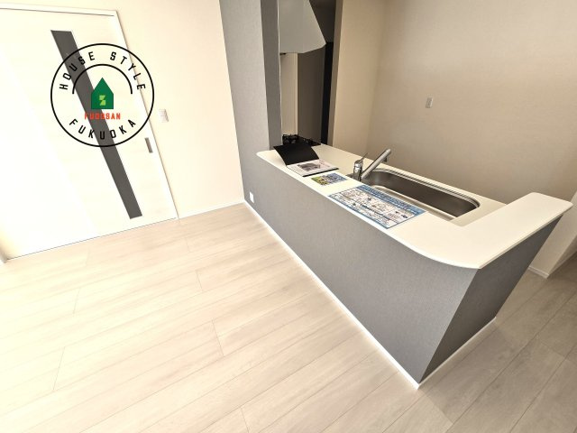 福津市西福間3丁目第1-2棟（1号棟）の内観：施工例|キッチンから立ち込める香りが今日の料理を期待させます。