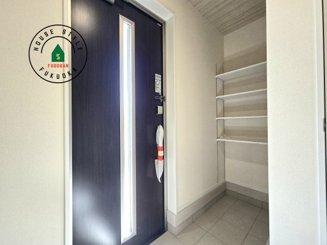 福津市西福間3丁目第1-2棟（1号棟）の内観：施工例|二重ロックでしっかり防犯対策ができます。