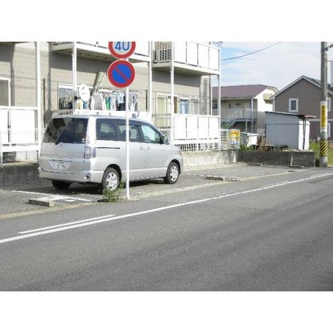 サープラスⅡあおいの駐車場
