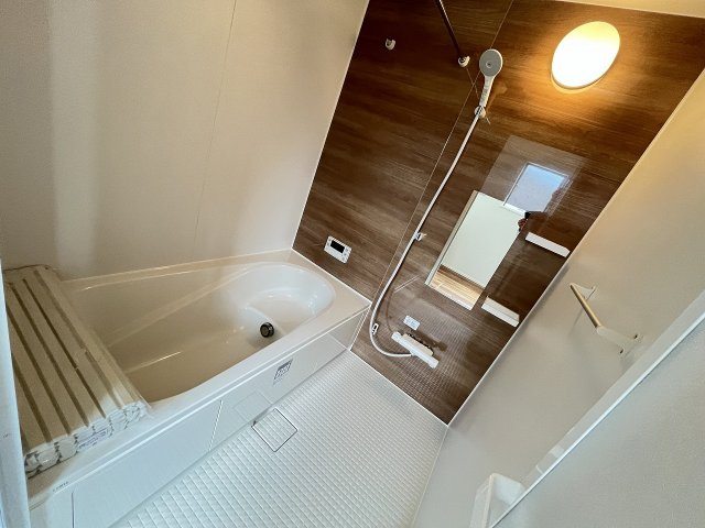 【浴室】 | 糟屋郡宇美町宇美中央1丁目3期　5号棟（全6棟）【仲介手数料無料・0円】 | 現地写真。浴室です。