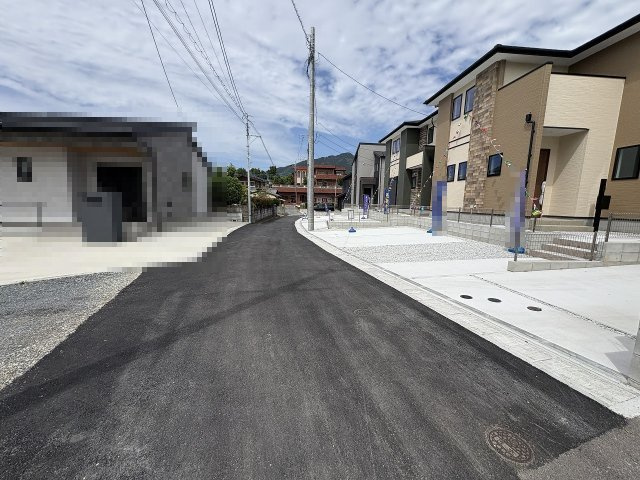 【その他】 | 糟屋郡宇美町宇美中央1丁目3期　5号棟（全6棟）【仲介手数料無料・0円】 | 現地写真。前面道路です。