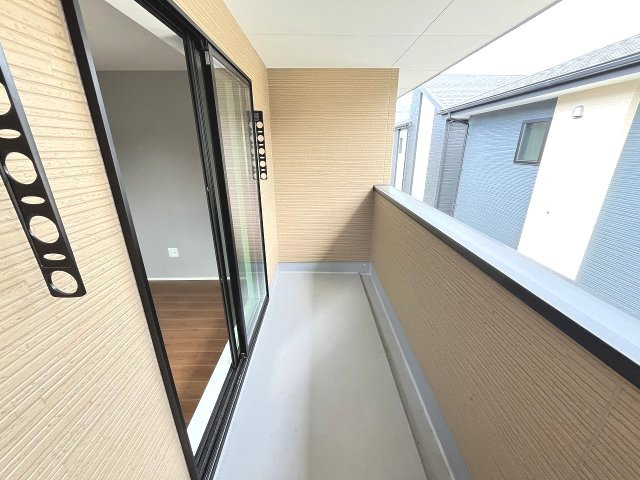 【バルコニー】 | 糟屋郡宇美町宇美中央1丁目3期　5号棟（全6棟）【仲介手数料無料・0円】 | 現地写真。インナーバルコニーです。