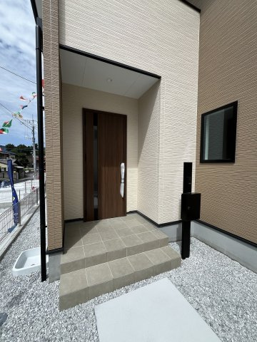 【玄関】 | 糟屋郡宇美町宇美中央1丁目3期　5号棟（全6棟）【仲介手数料無料・0円】 | 現地写真。