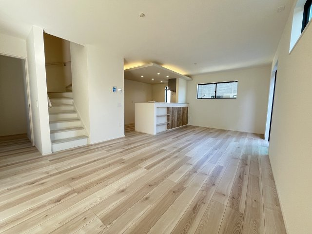 【内装】 | 糟屋郡宇美町宇美中央1丁目3期　5号棟（全6棟）【仲介手数料無料・0円】 | 施工例。リビングです。施工例は完成時と異なる場合があります。