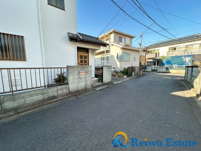 中古戸建　茅ヶ崎市萩園の前面道路含む現地写真