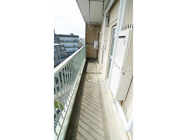 城東ハイツのバルコニー|広々としたバルコニーです