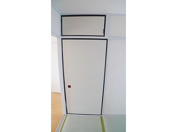 城東ハイツの収納|たっぷりとした収納スペースです