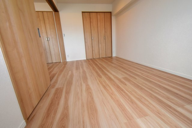 ナイスアーバン鶴ケ谷ヒルズの洋室