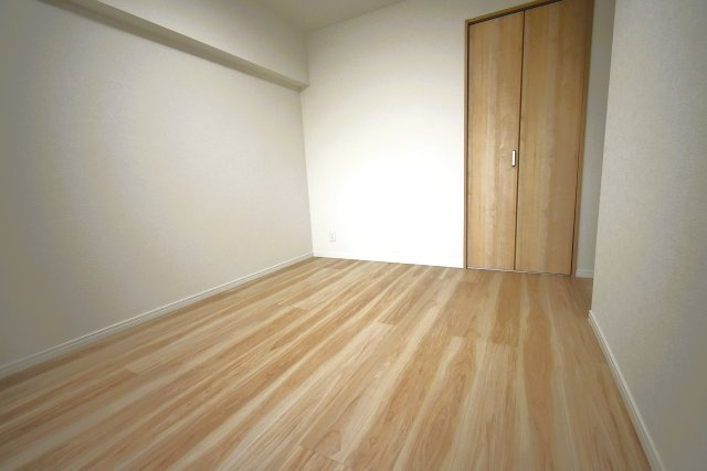 ナイスアーバン鶴ケ谷ヒルズの洋室
