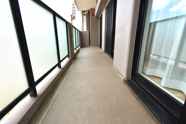 ナイスアーバン鶴ケ谷ヒルズのバルコニー