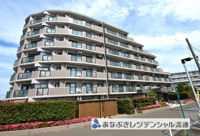 ナイスアーバン鶴ケ谷ヒルズの外観