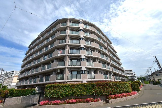 ナイスアーバン鶴ケ谷ヒルズの外観