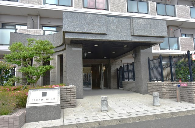 ナイスアーバン鶴ケ谷ヒルズのエントランス